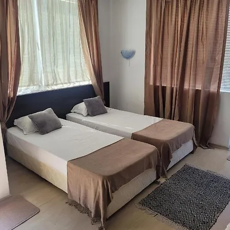 Taligarov 3* ポモリエ